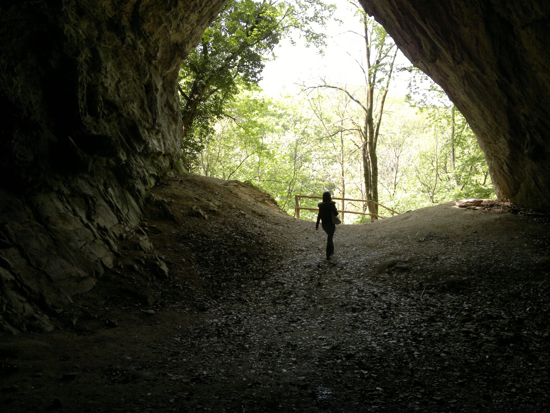 Istállós kői ősemberbarlang